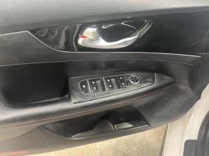 Miniature 15 Kia Forte5 GT Limited 2020