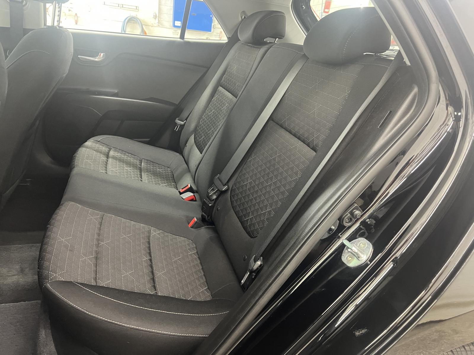 Kia Rio LX Premium 2022 — photo 7
