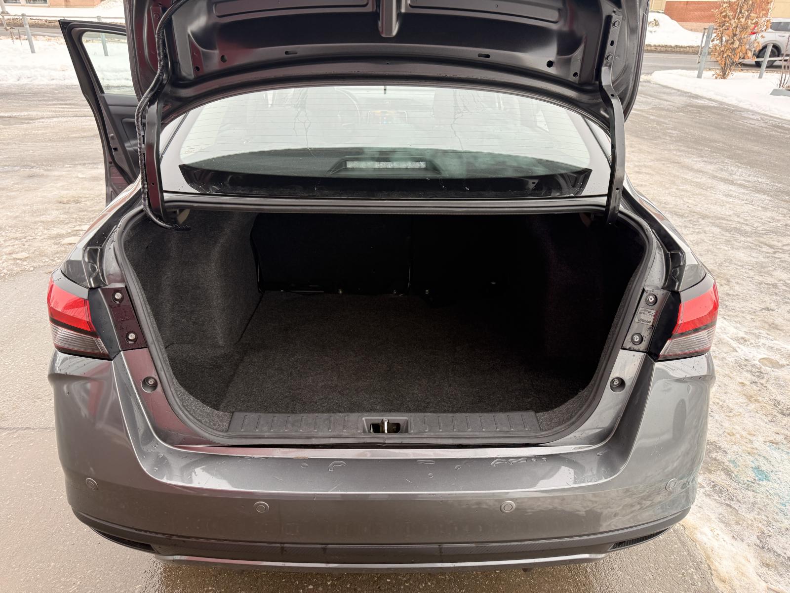 Nissan Versa S 2022 — photo 7