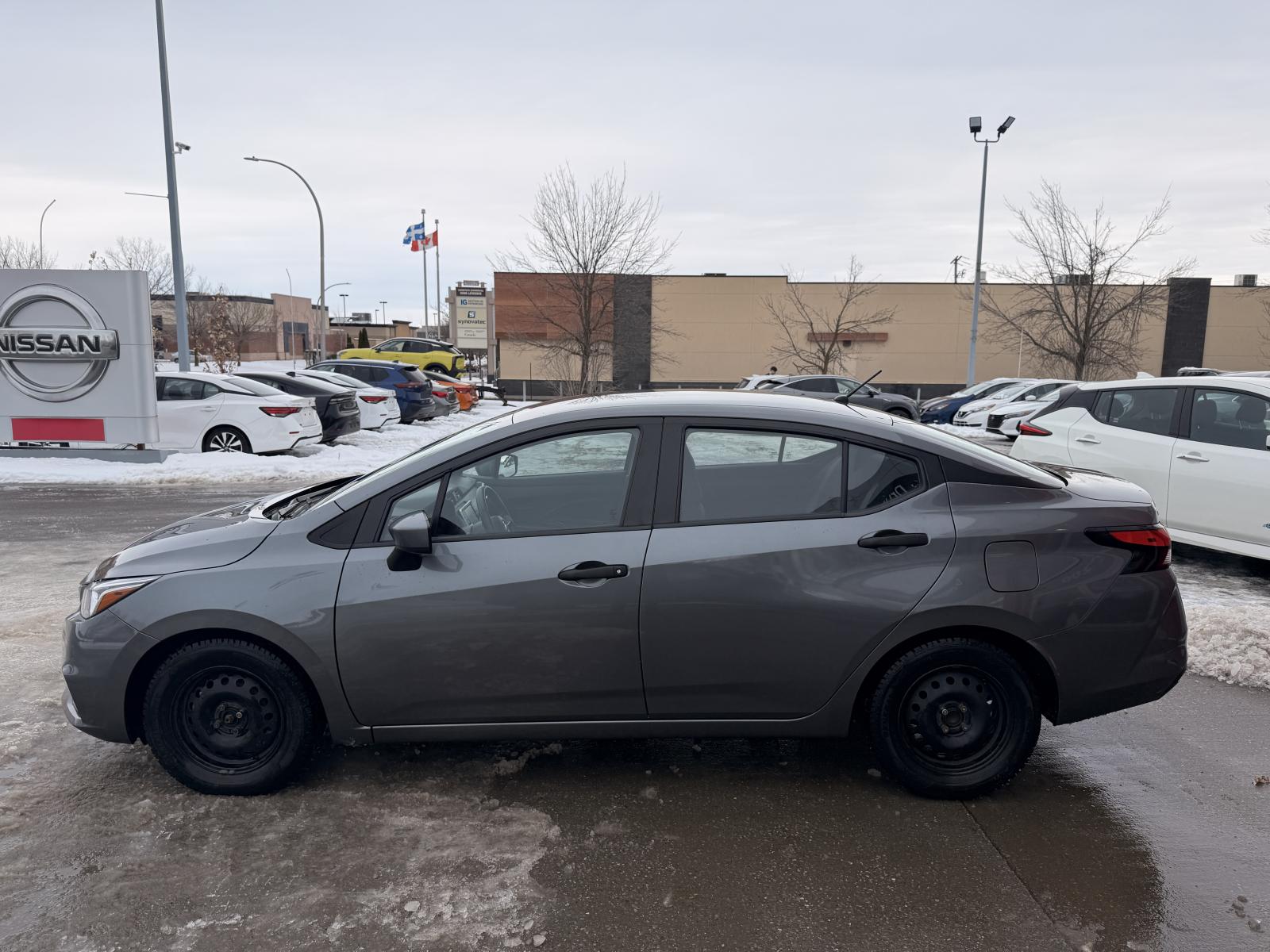 Nissan Versa S 2022 — photo 4