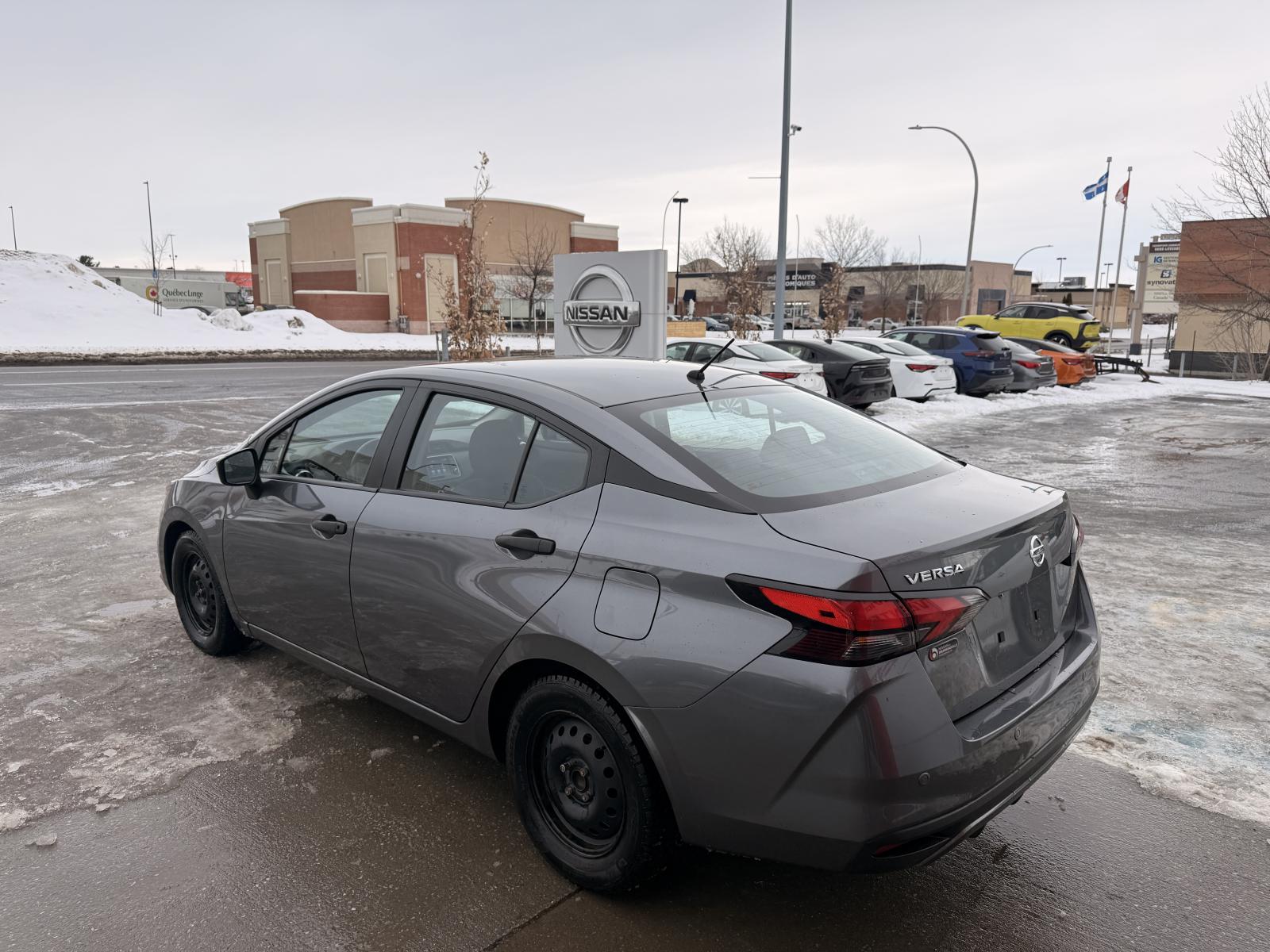 Nissan Versa S 2022 — photo 5