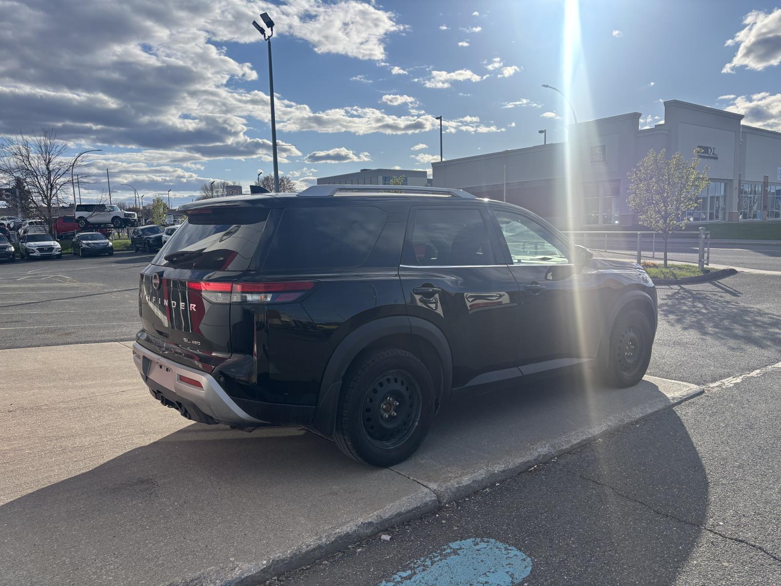 Nissan Pathfinder SL 2023 — photo 4