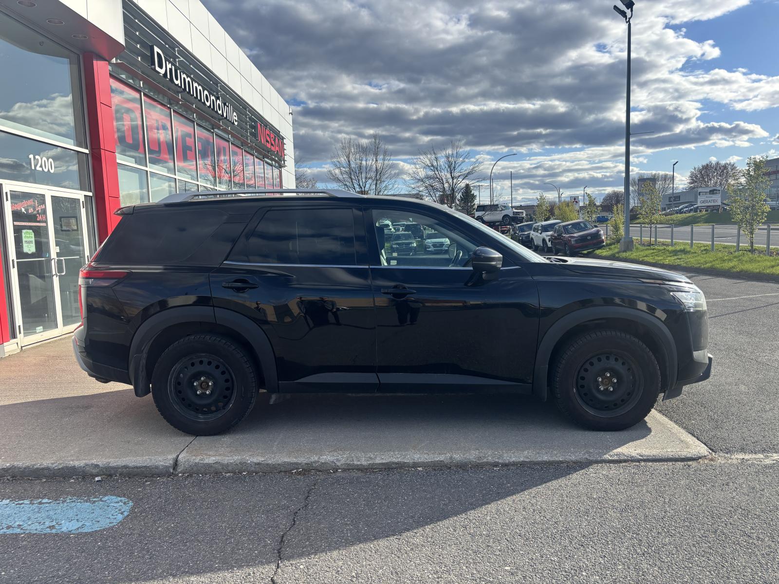 Nissan Pathfinder SL 2023 — photo 3