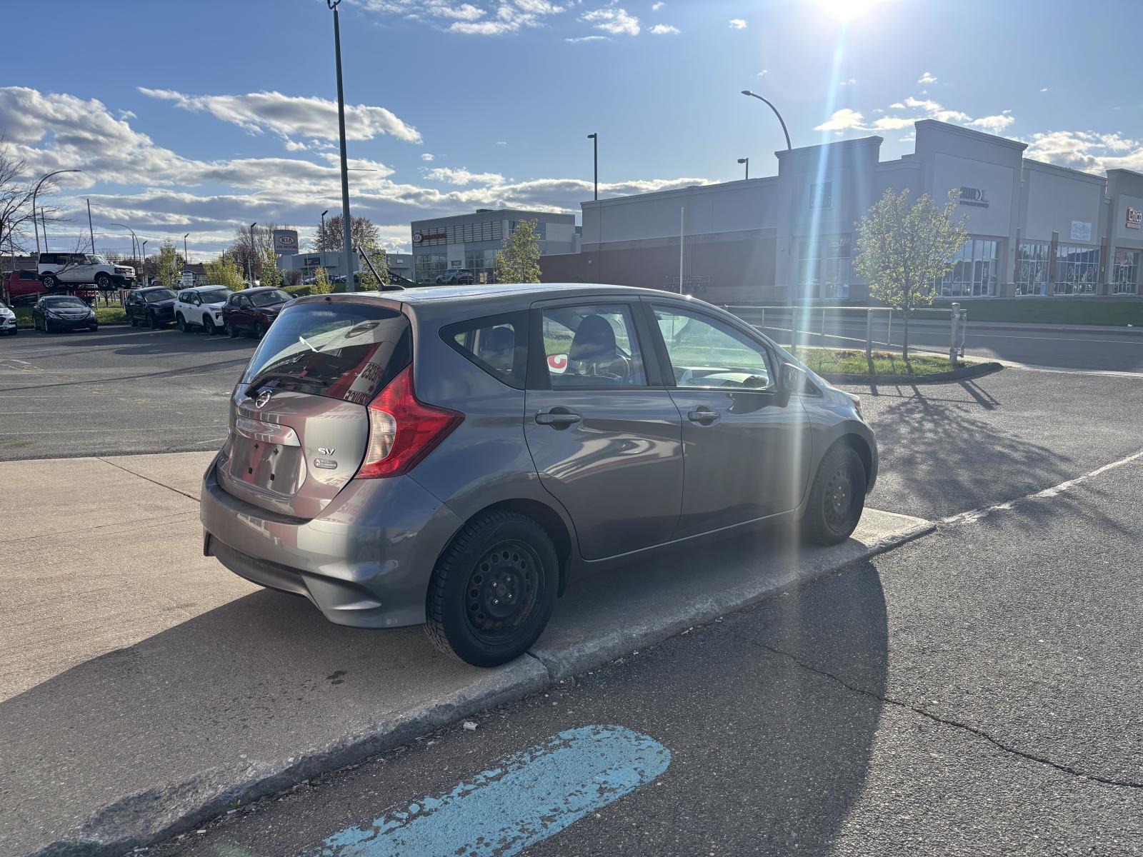 Nissan Versa Note SV 2018 — photo 4
