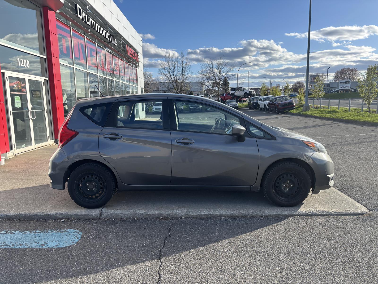 Nissan Versa Note SV 2018 — photo 3