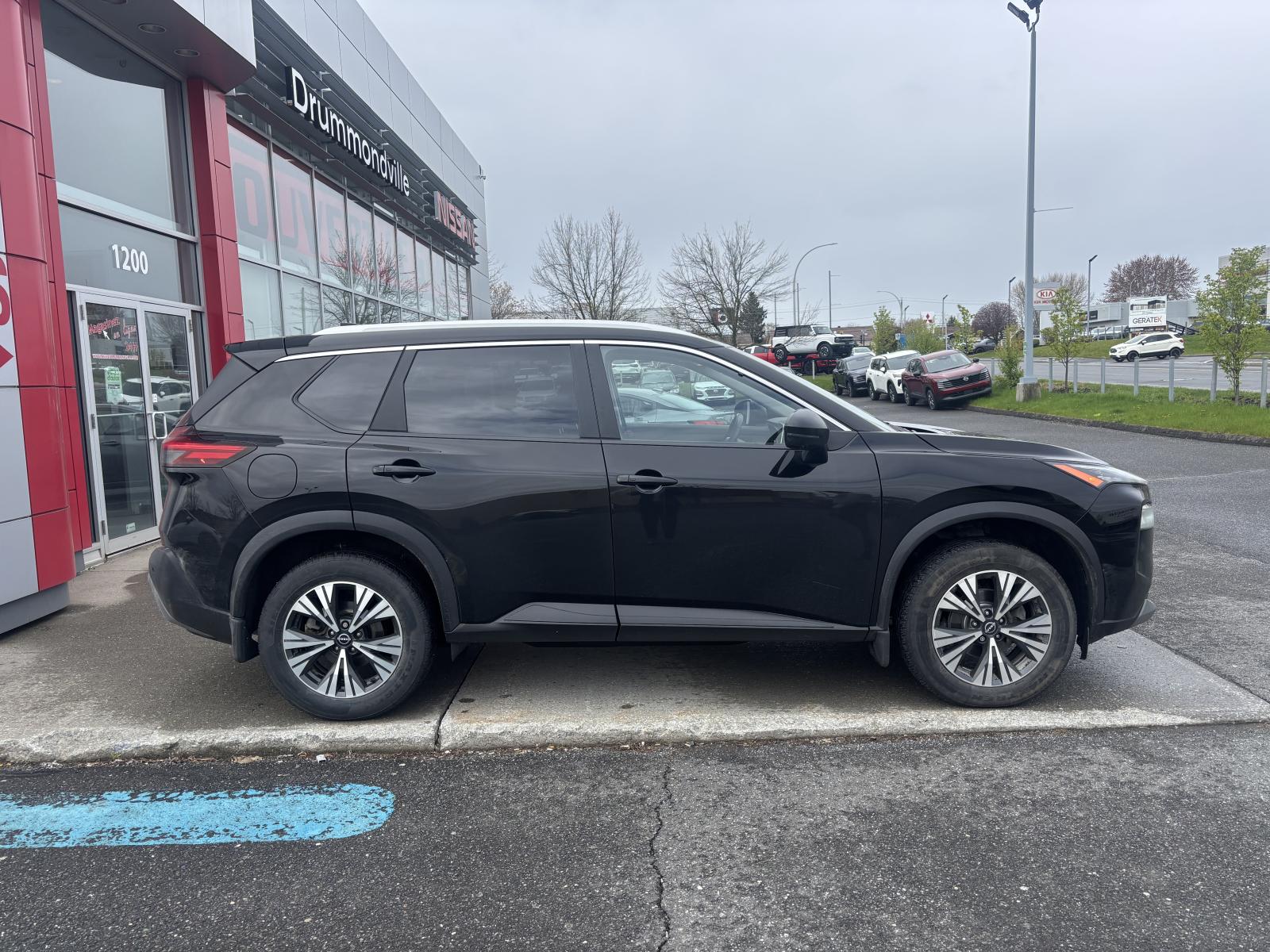 Nissan Rogue SV 2022 — photo 2