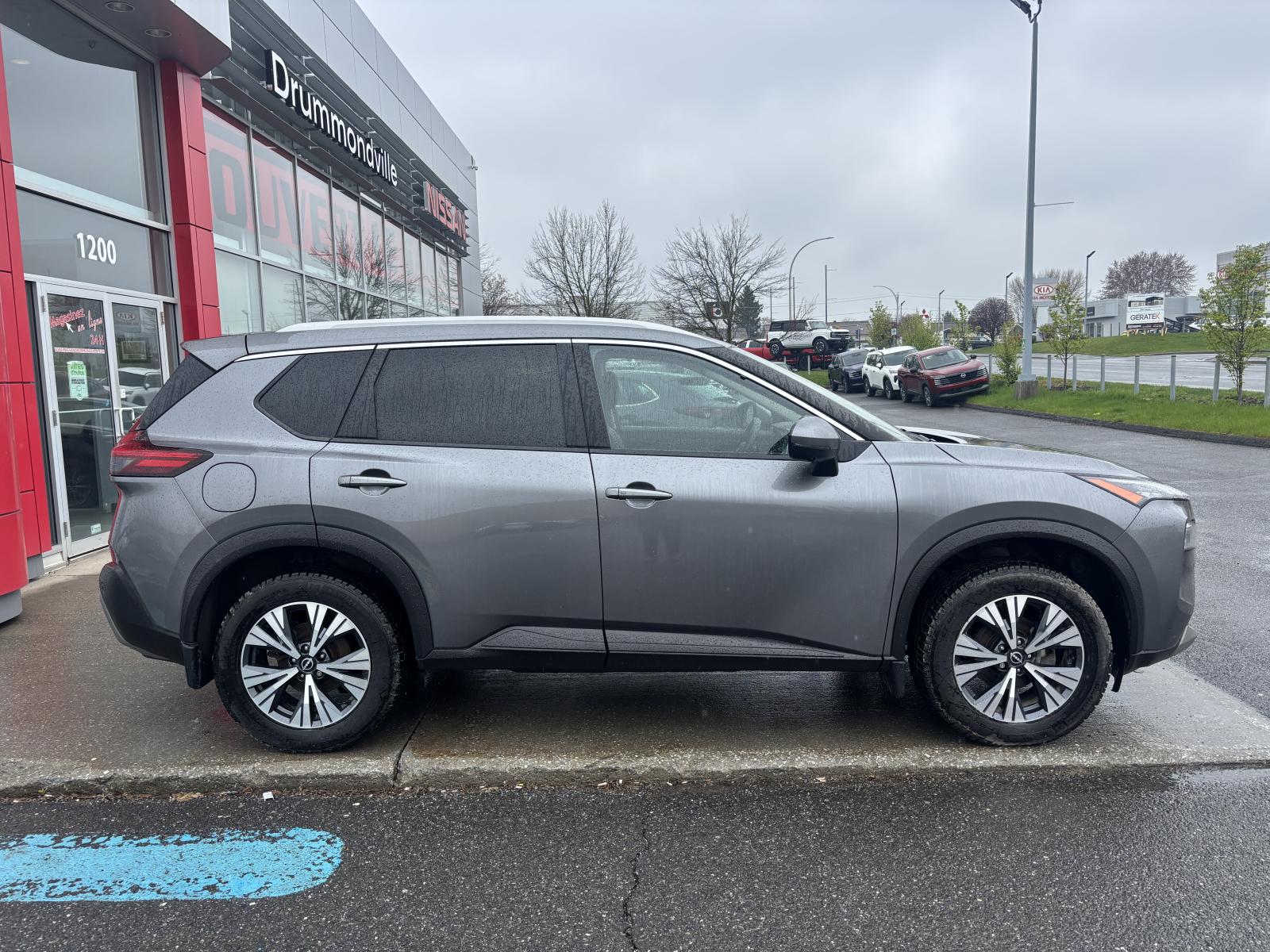 Nissan Rogue SV 2023 — photo 3