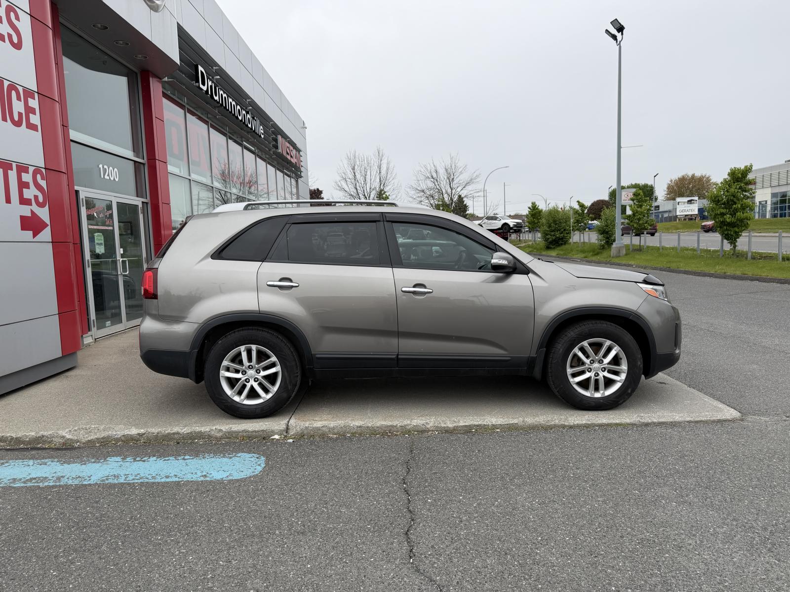 Kia Sorento LX 2015 — photo 3