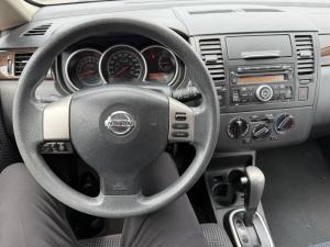 Miniature 10 Nissan Versa SL 2012