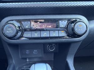 Miniature 17 Nissan Kicks Play SV 2025
