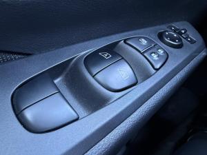 Miniature 20 Nissan Kicks Play SV 2025