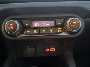 Miniature 17 Nissan Versa SV 2025