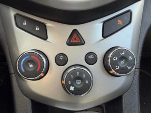 Miniature 16 Chevrolet Sonic LT 2018