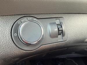Miniature 19 Chevrolet Sonic LT 2018