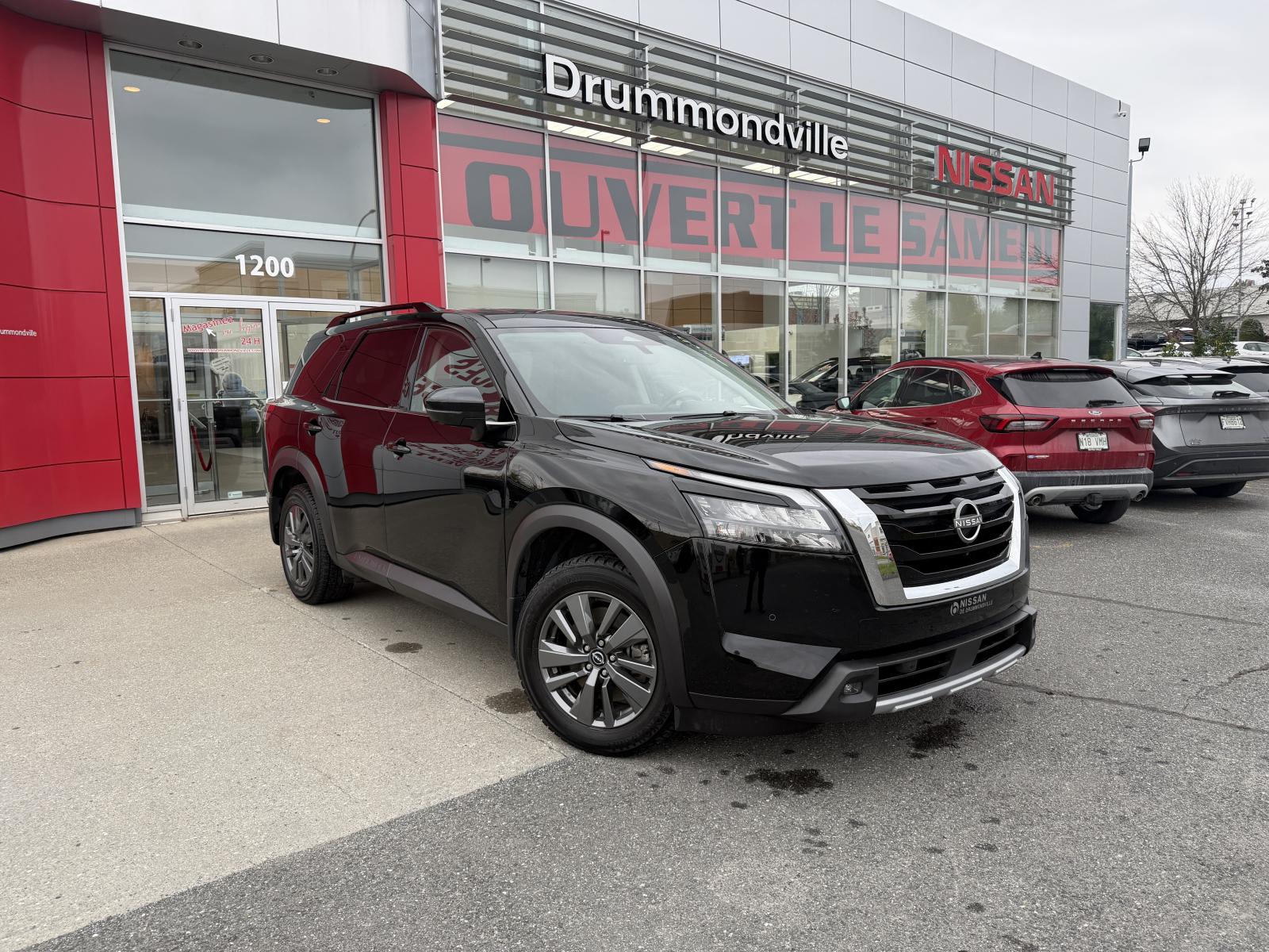 Nissan Pathfinder SV 2025