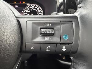 Miniature 13 Nissan Pathfinder SV 2025