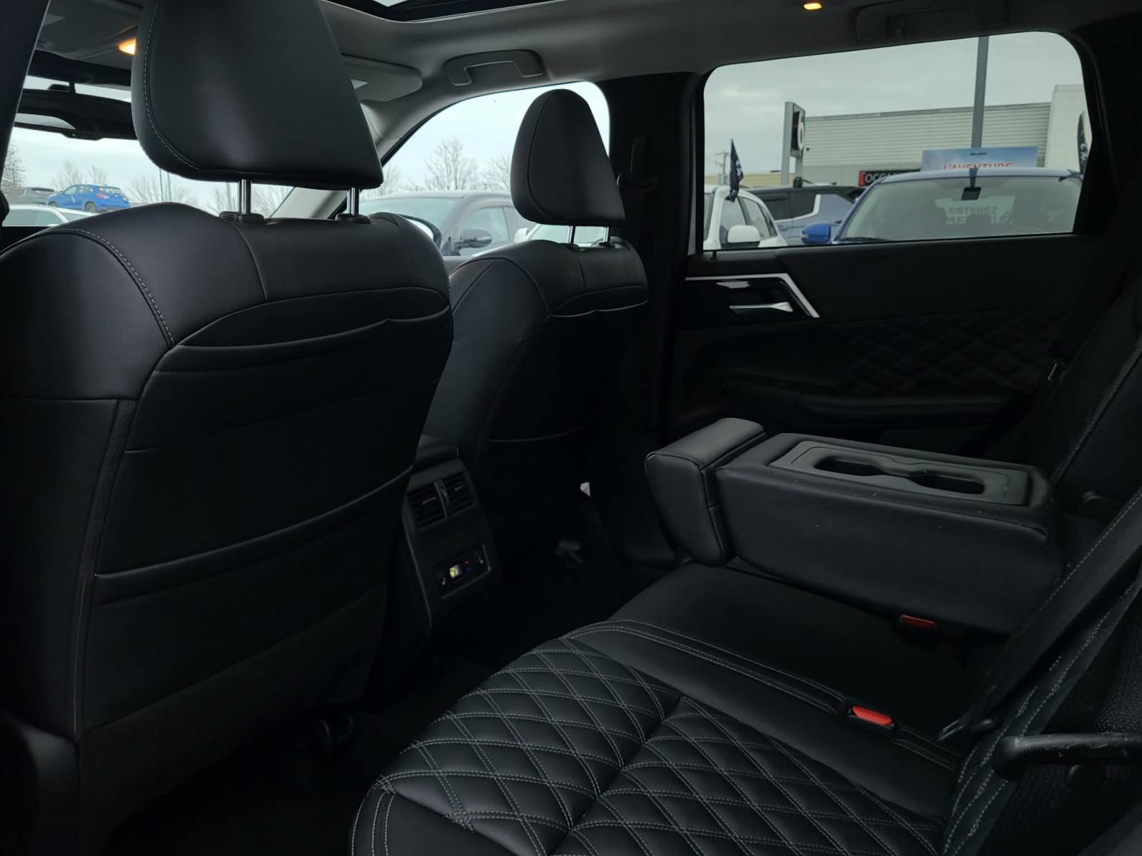 Image 19 Mitsubishi Outlander SEL 2024