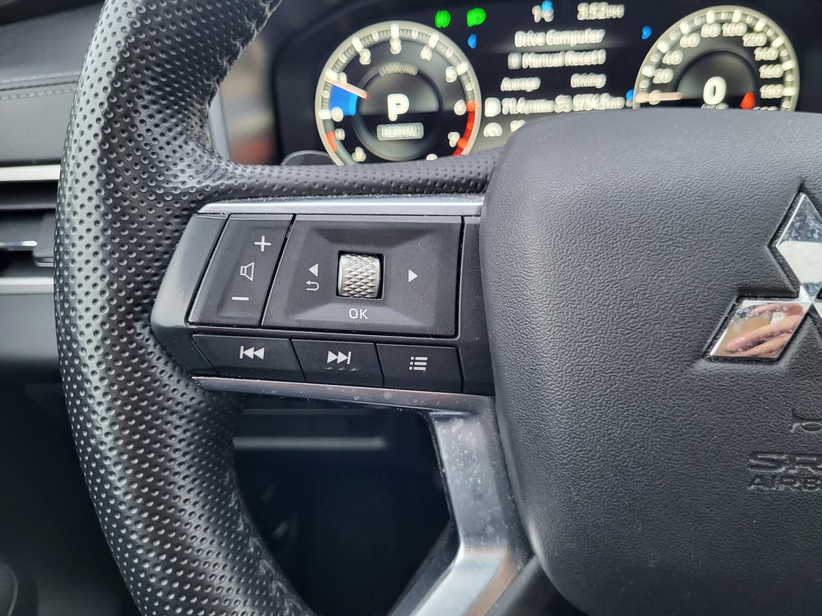 Image 9 Mitsubishi Outlander SEL 2024