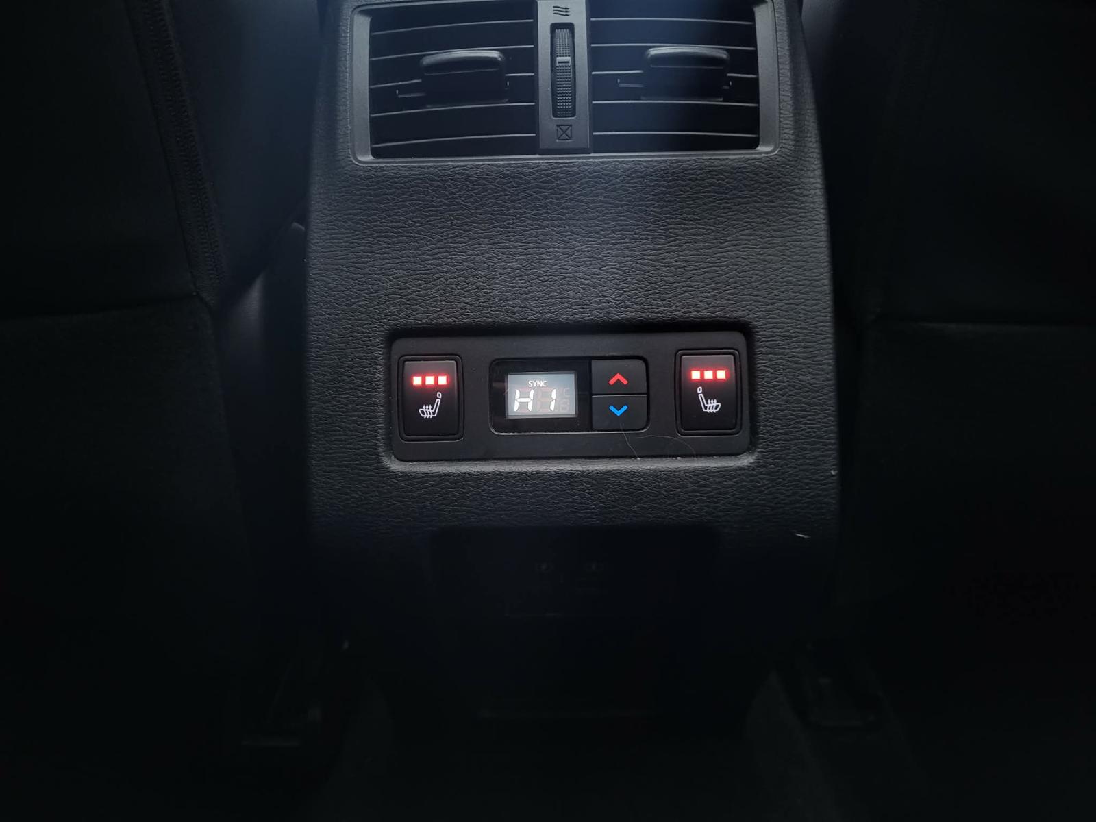 Image 20 Mitsubishi Outlander SEL 2024