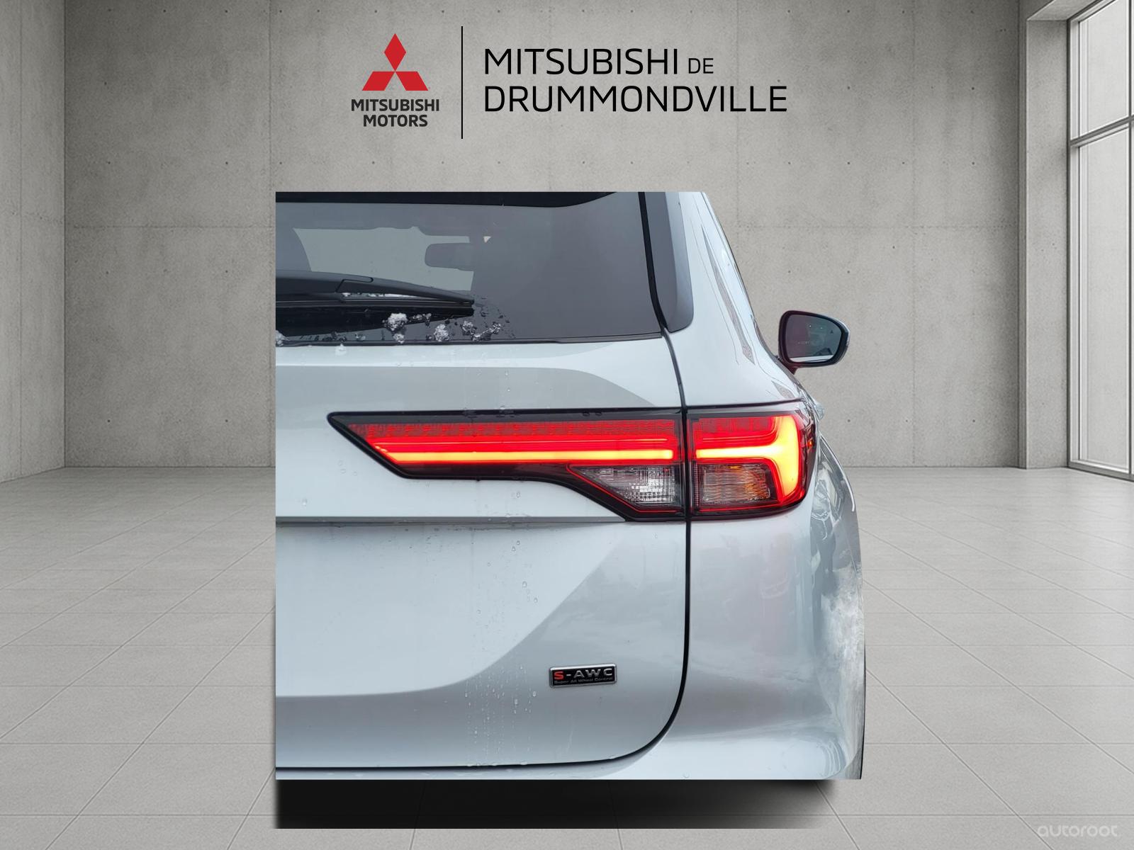 Image 4 Mitsubishi Outlander SEL 2024