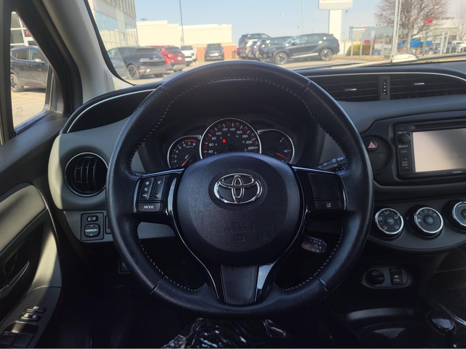 Image 7 Toyota Yaris SE 2017