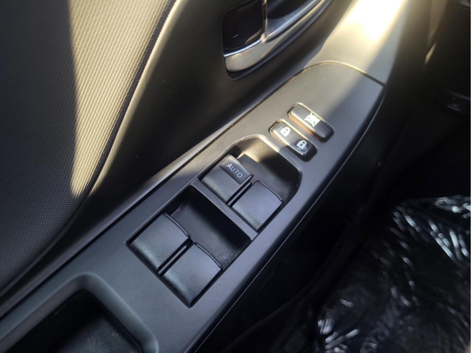 Image 16 Toyota Yaris SE 2017