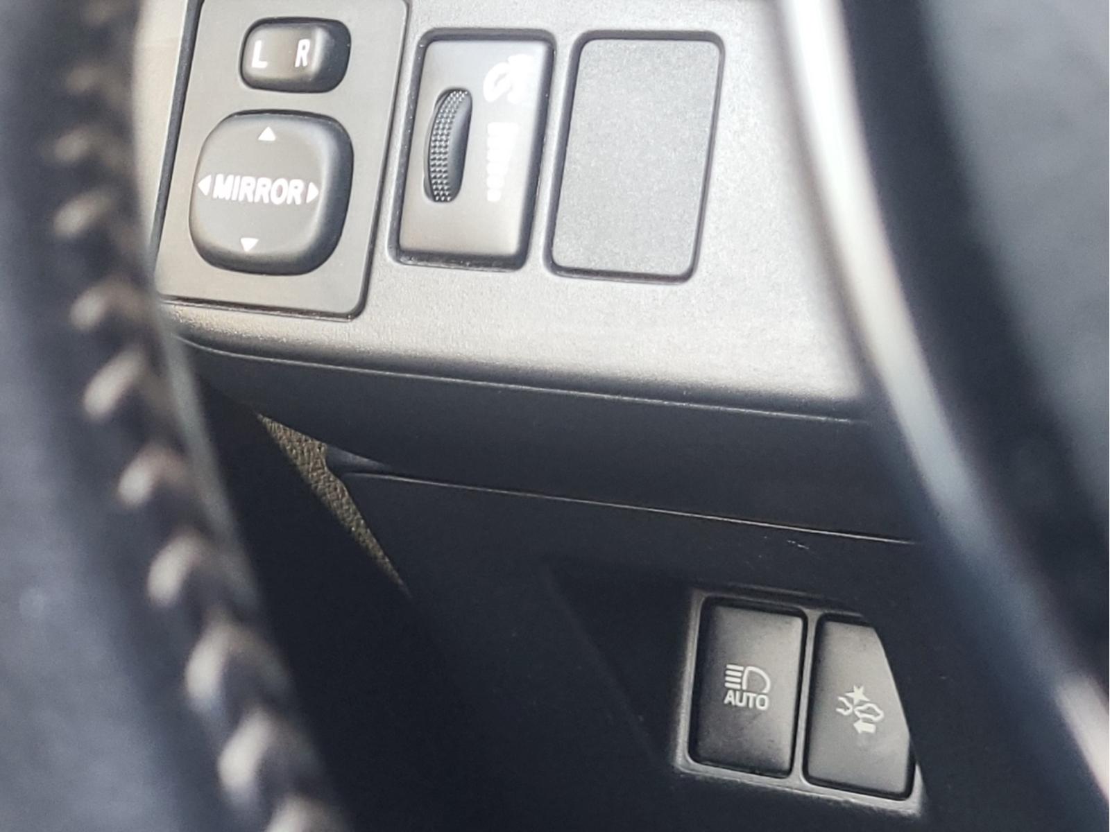 Image 15 Toyota Yaris SE 2017