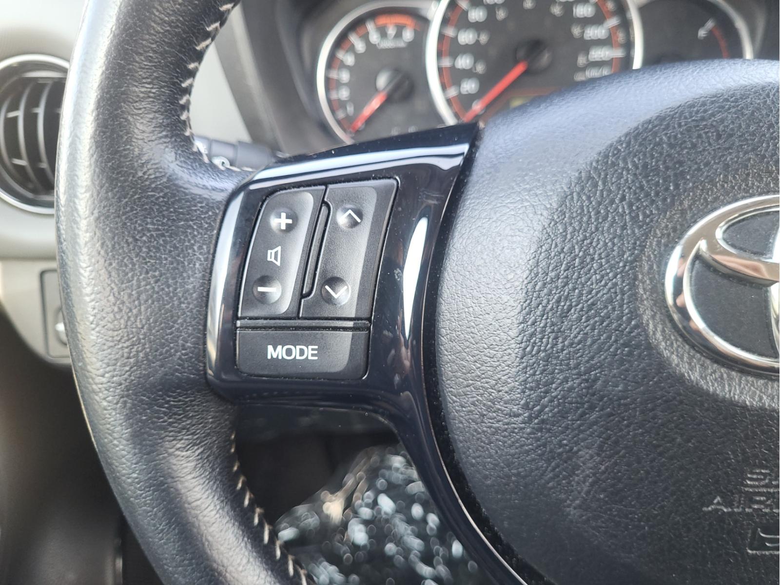 Image 8 Toyota Yaris SE 2017