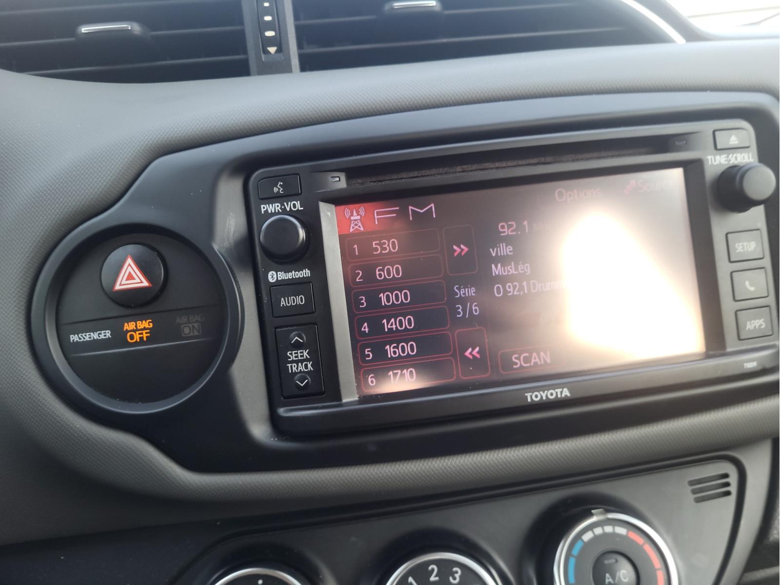 Image 12 Toyota Yaris SE 2017