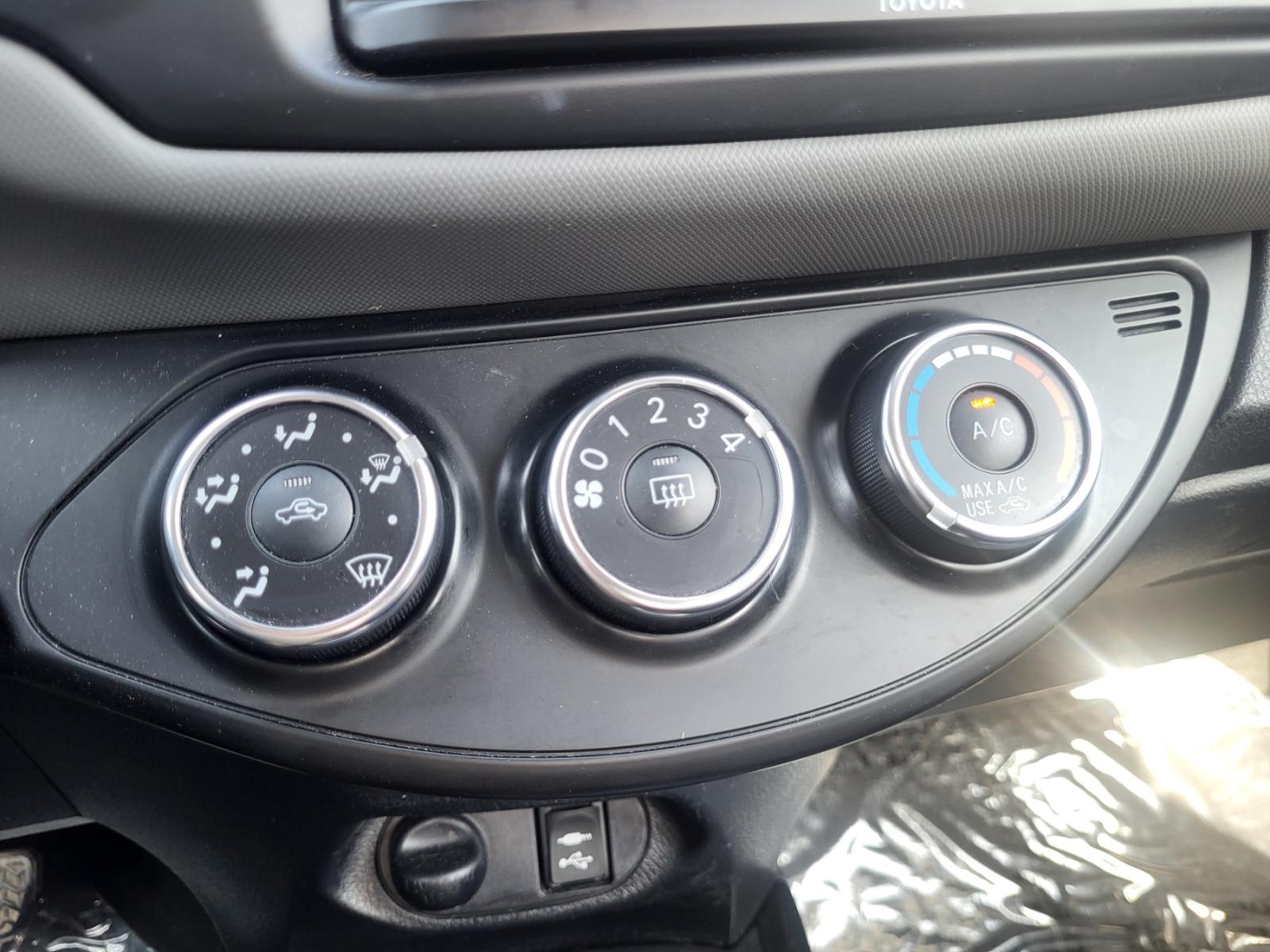 Image 13 Toyota Yaris SE 2017