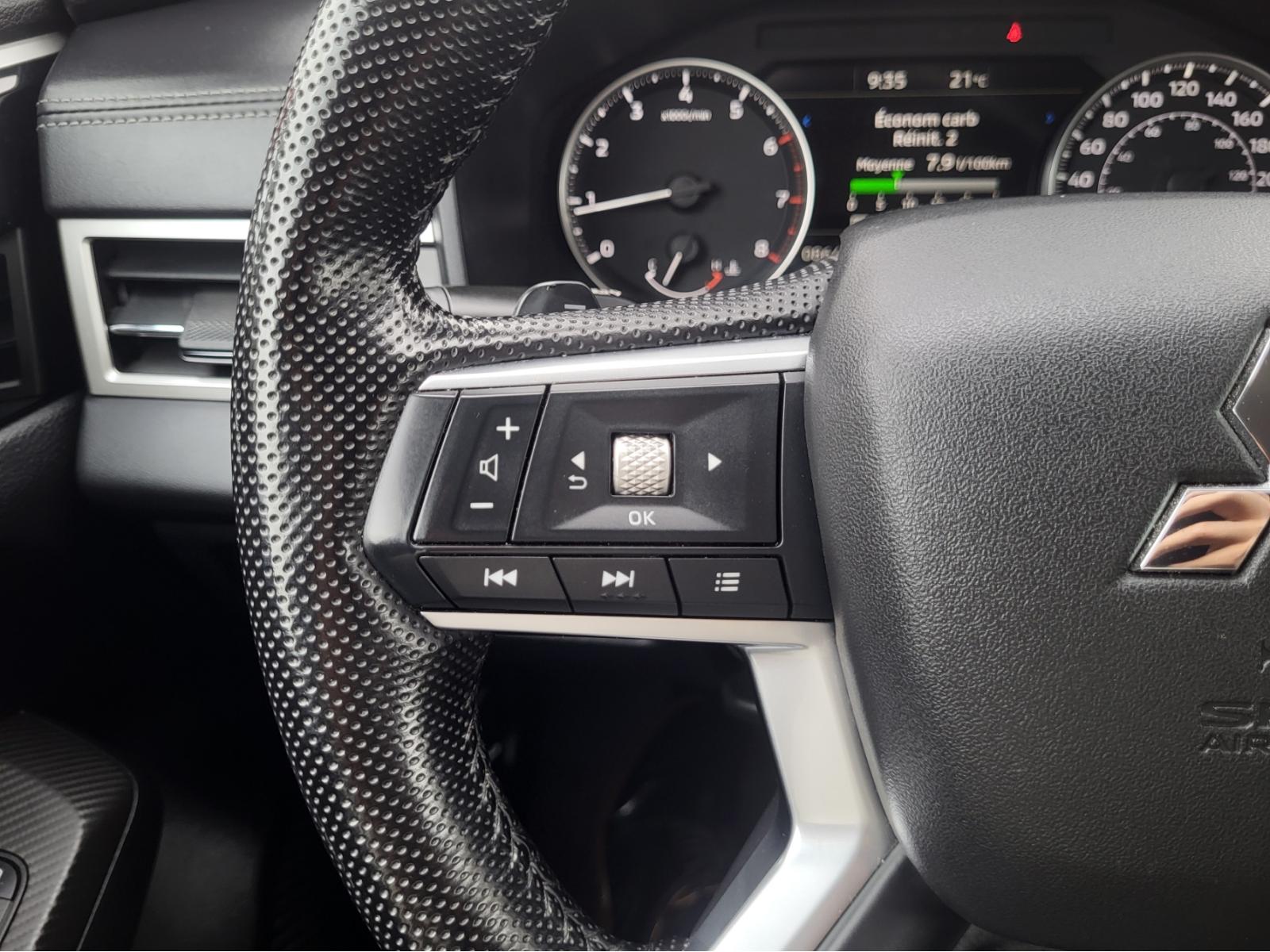 Mitsubishi Outlander ES 2023 — photo 8