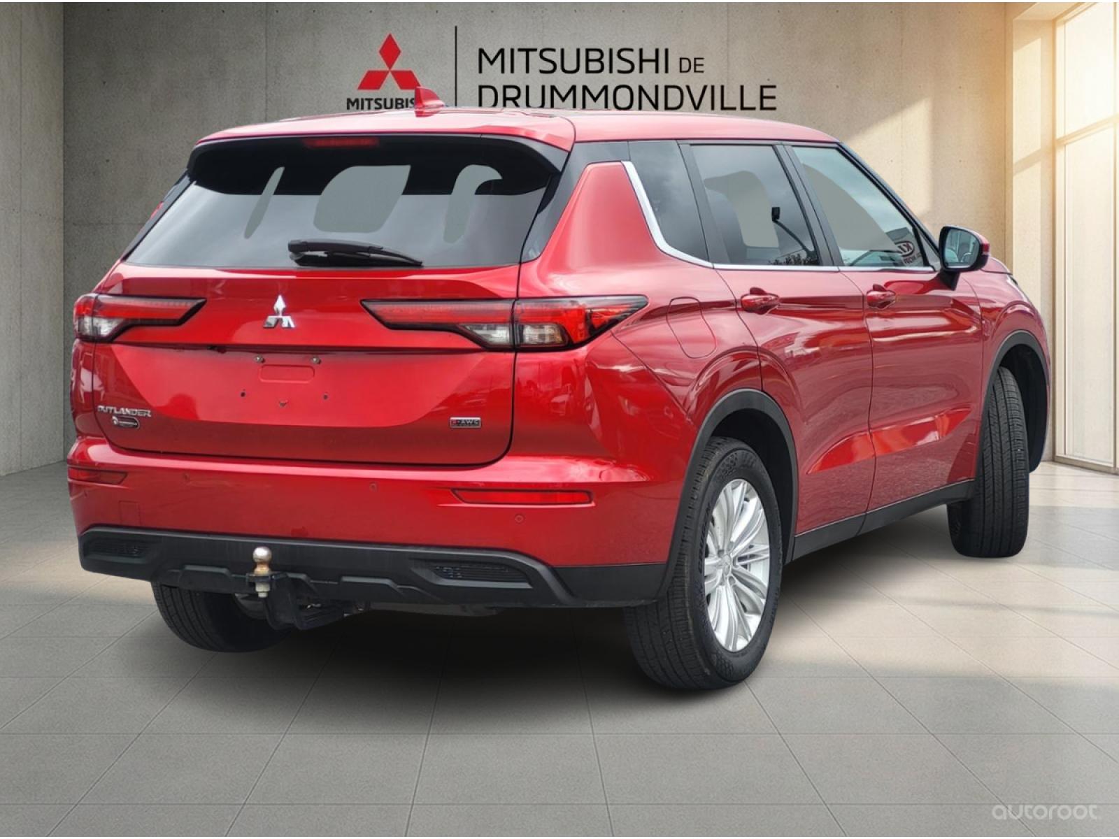 Mitsubishi Outlander ES 2023 — photo 3