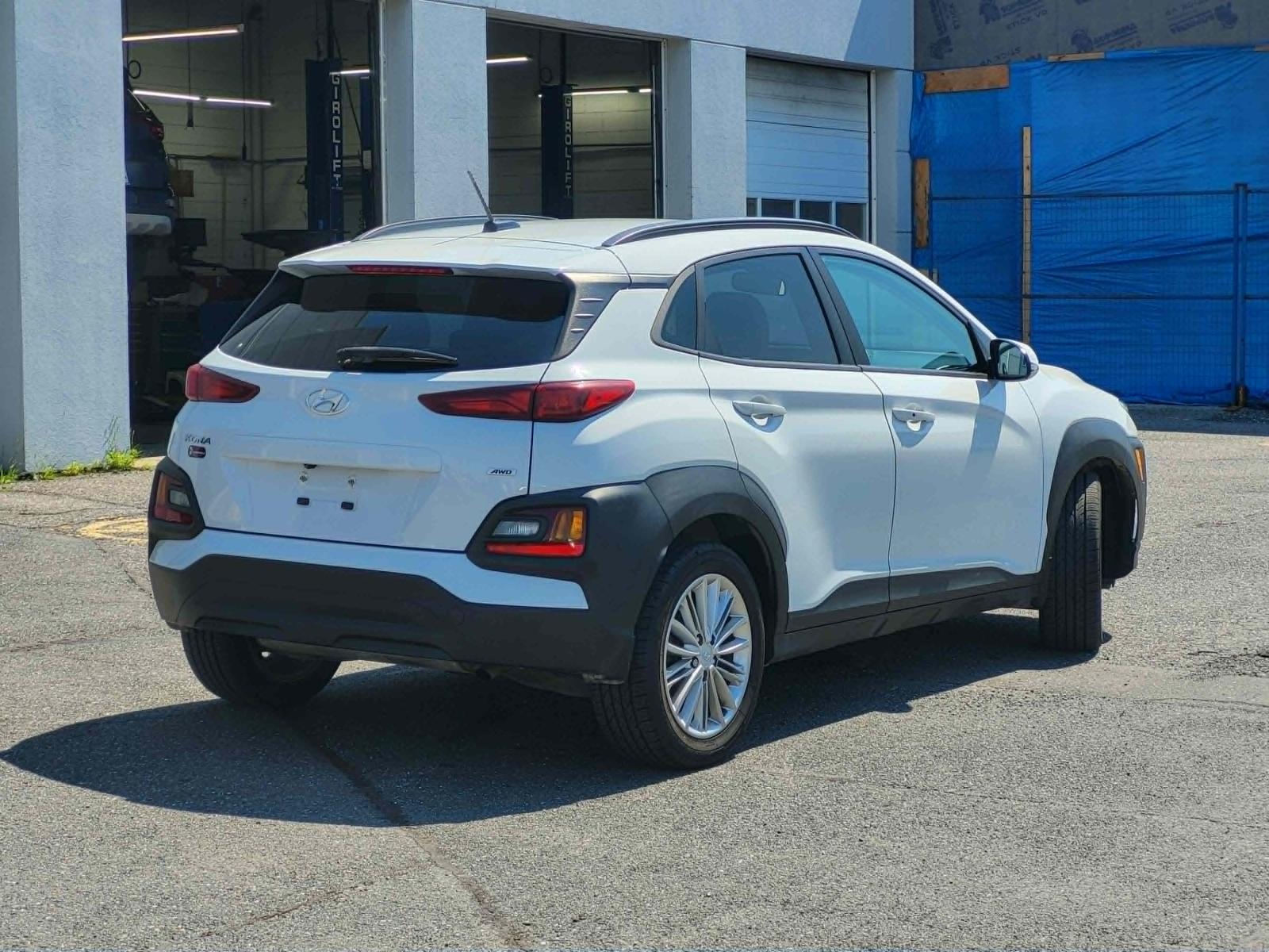 Hyundai Kona Luxury 2021 — photo 3