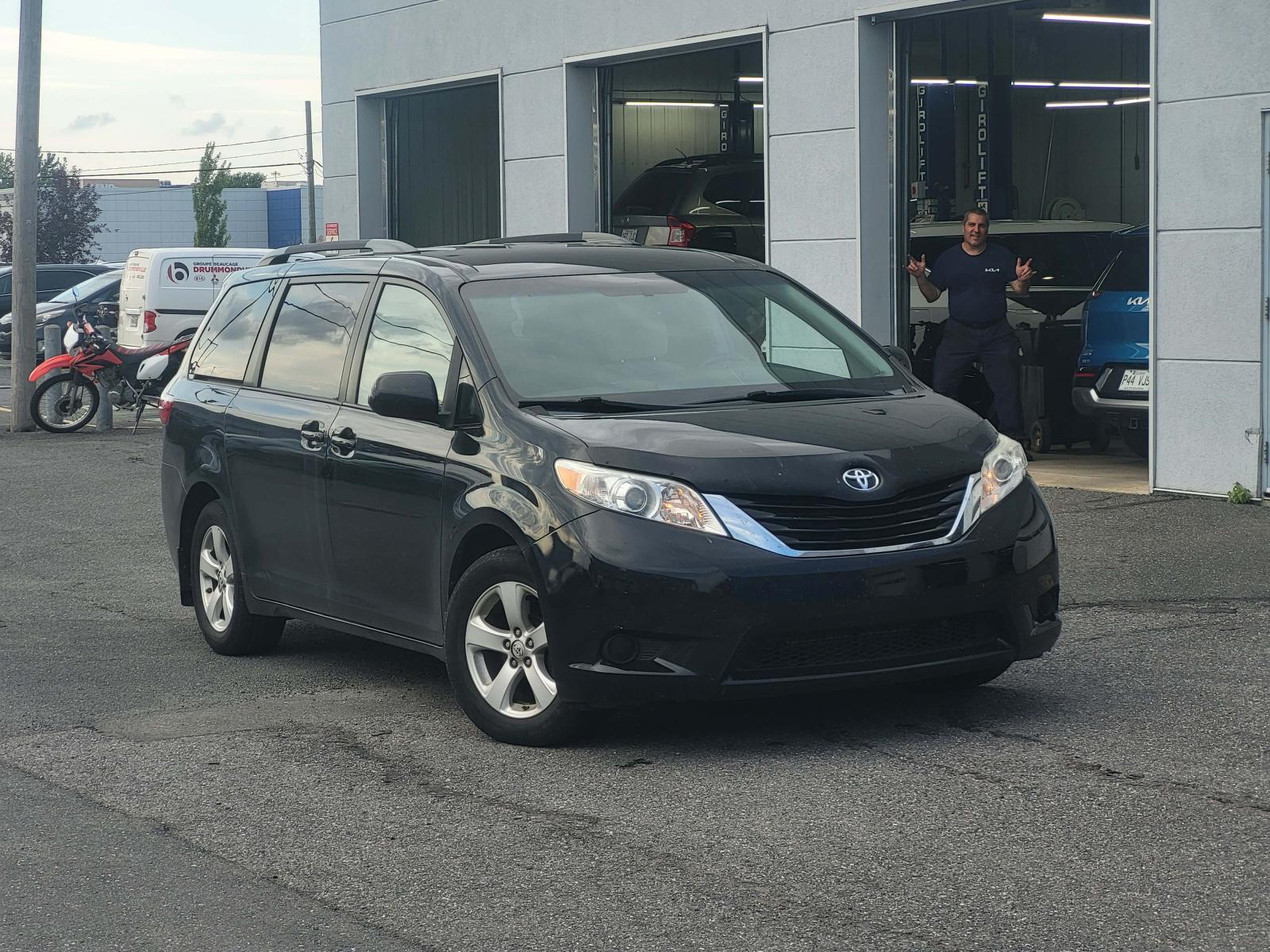Toyota Sienna LE 2015