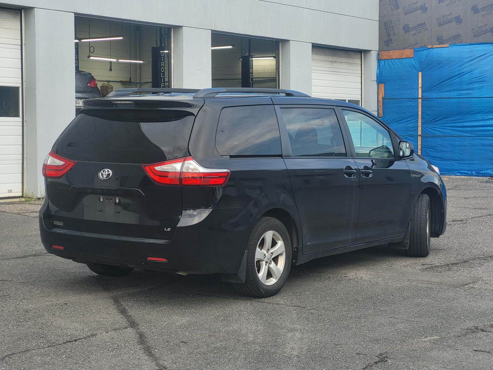 Toyota Sienna LE 2015 — photo 3