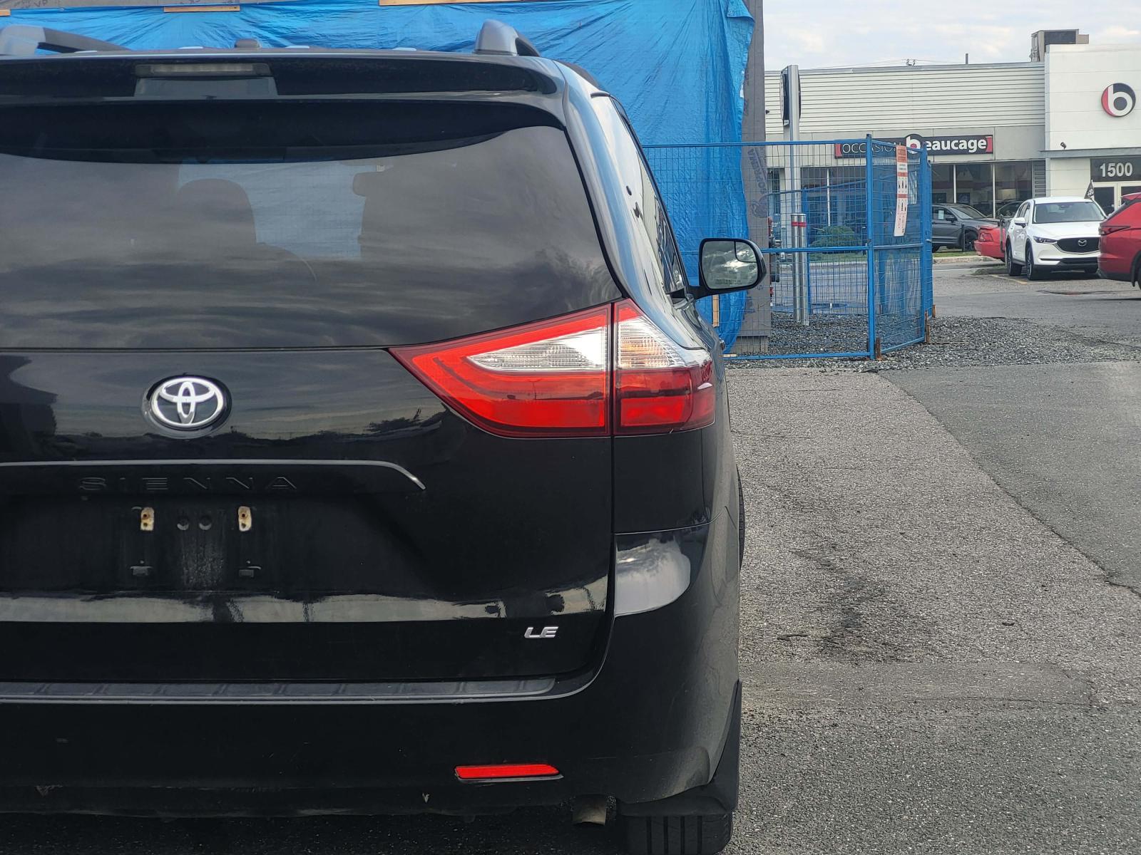 Toyota Sienna LE 2015 — photo 4