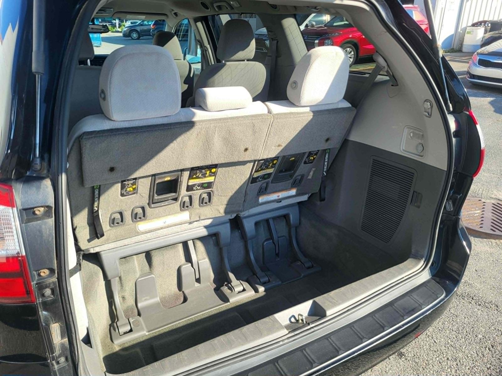 Toyota Sienna LE 2015 — photo 5