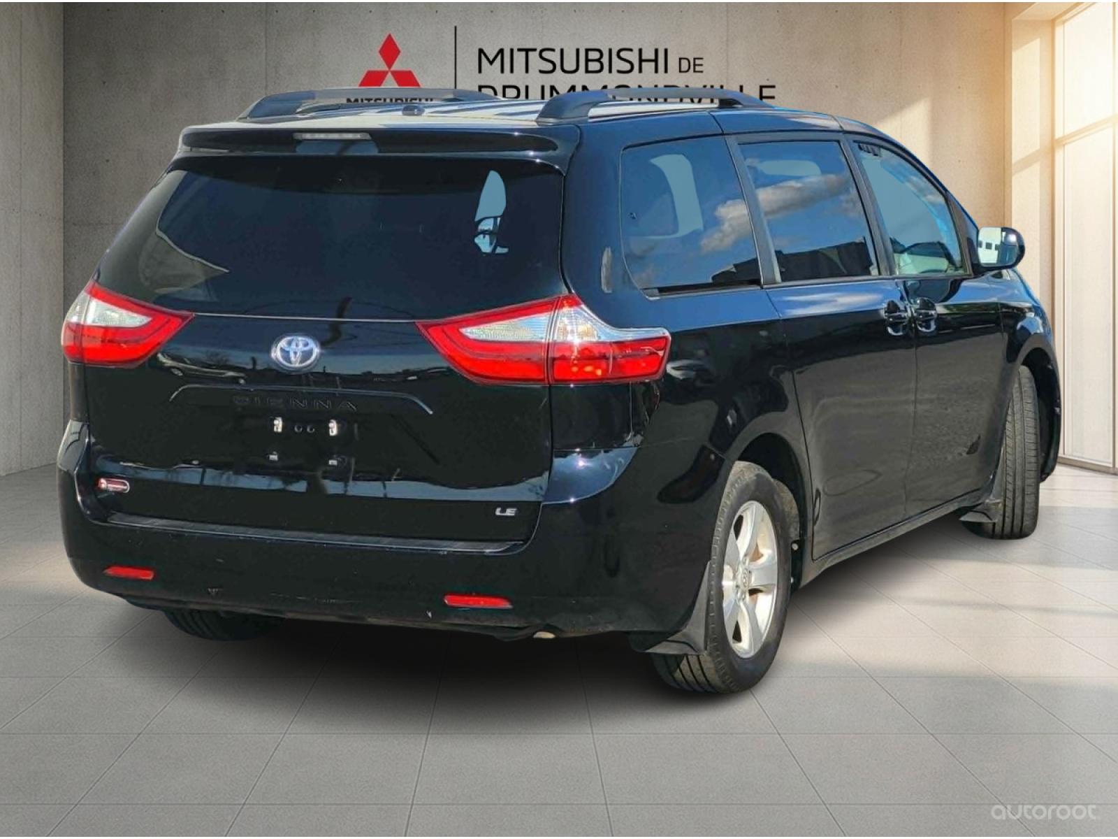 Toyota Sienna LE 2015 — photo 4