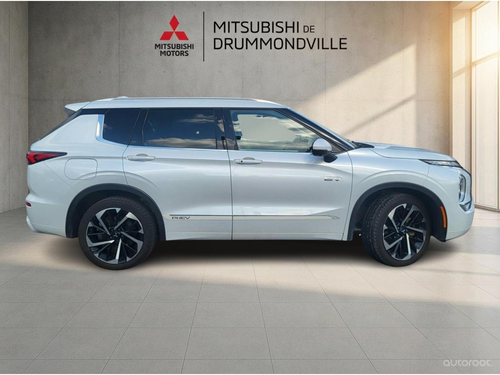 Mitsubishi Outlander PHEV GT 2023 — photo 2