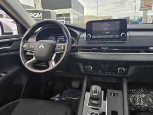 Miniature 12 Mitsubishi Outlander PHEV SE 2025
