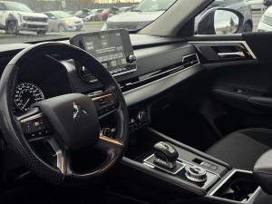 Miniature 5 Mitsubishi Outlander LE 2023