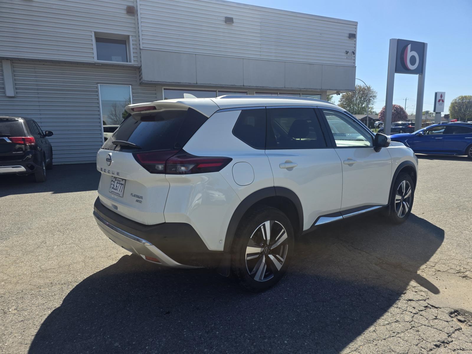 Nissan Rogue Platinum 2023 — photo 6
