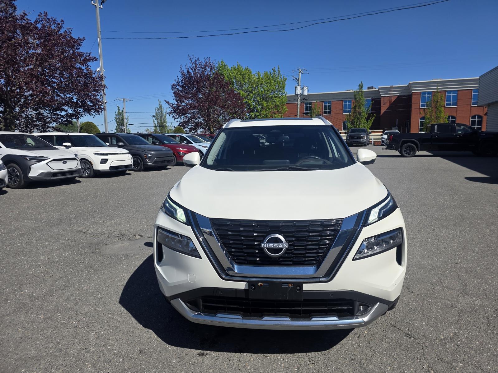 Nissan Rogue Platinum 2023 — photo 3