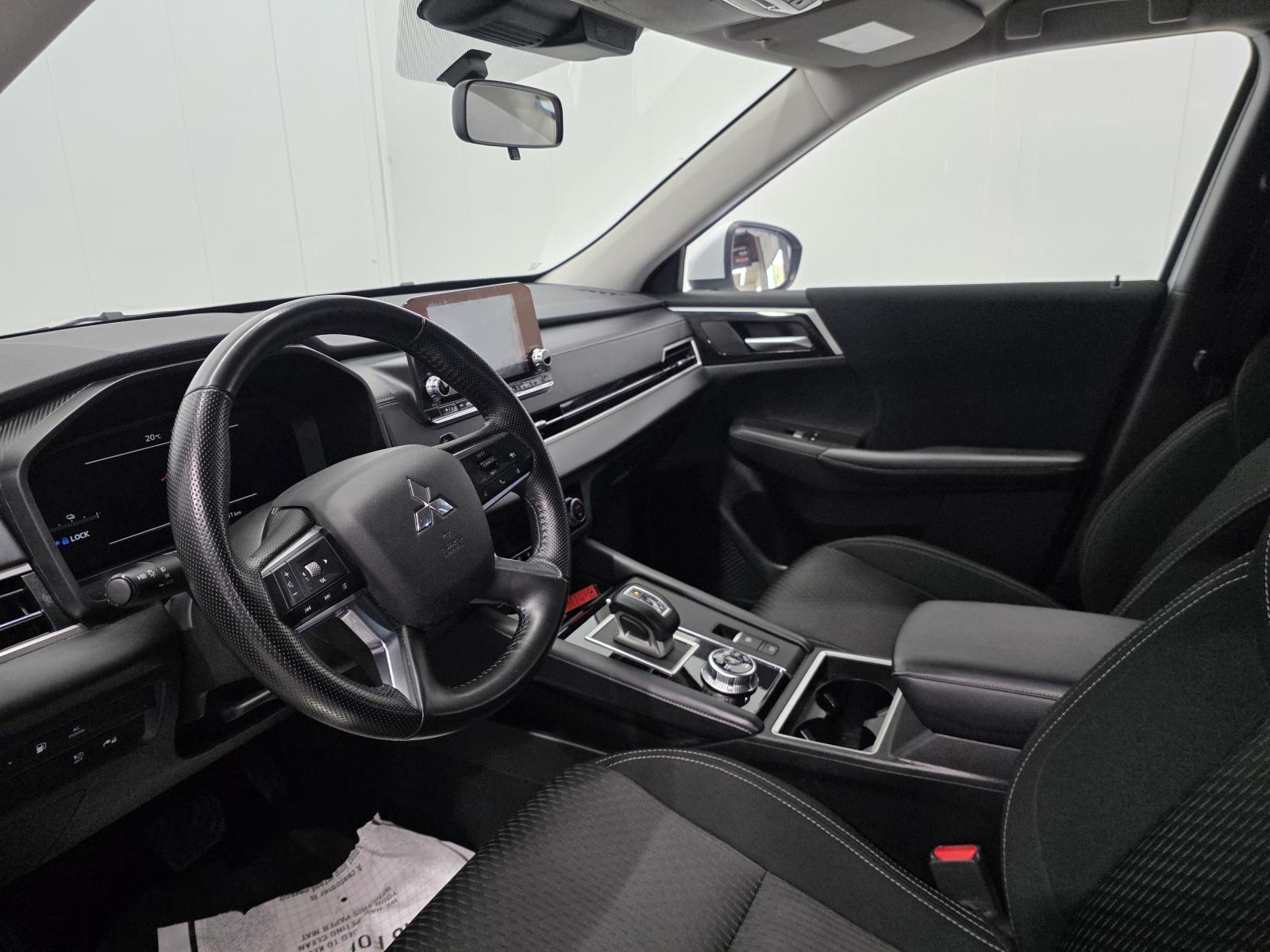 Mitsubishi Outlander ES PHEV 2024 — photo 8