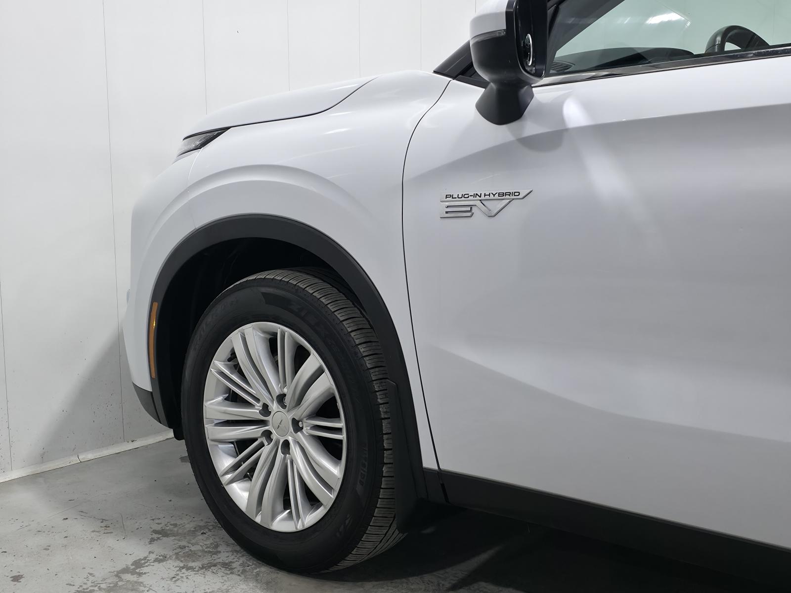 Mitsubishi Outlander ES PHEV 2024 — photo 7