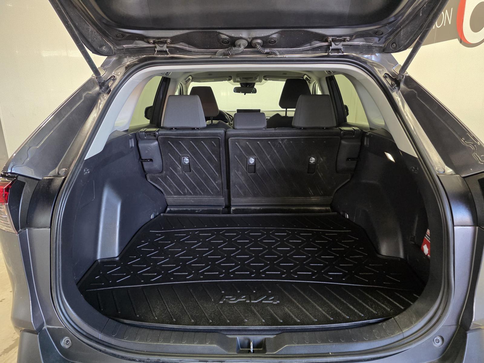 Toyota Rav4 LE 2024 — photo 8