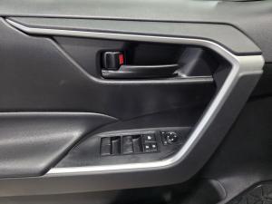 Miniature 19 Toyota Rav4 LE 2024