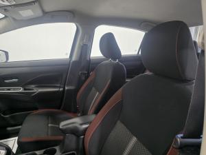 Miniature 19 Nissan Versa SR 2023