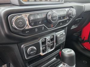 Miniature 11 Jeep Wrangler Unlimited Sahara 2022