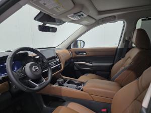 Miniature 13 Nissan Pathfinder Platinum 2025